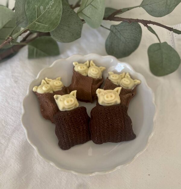 Chocolate Pigs In Blankets - Thumbnail 1