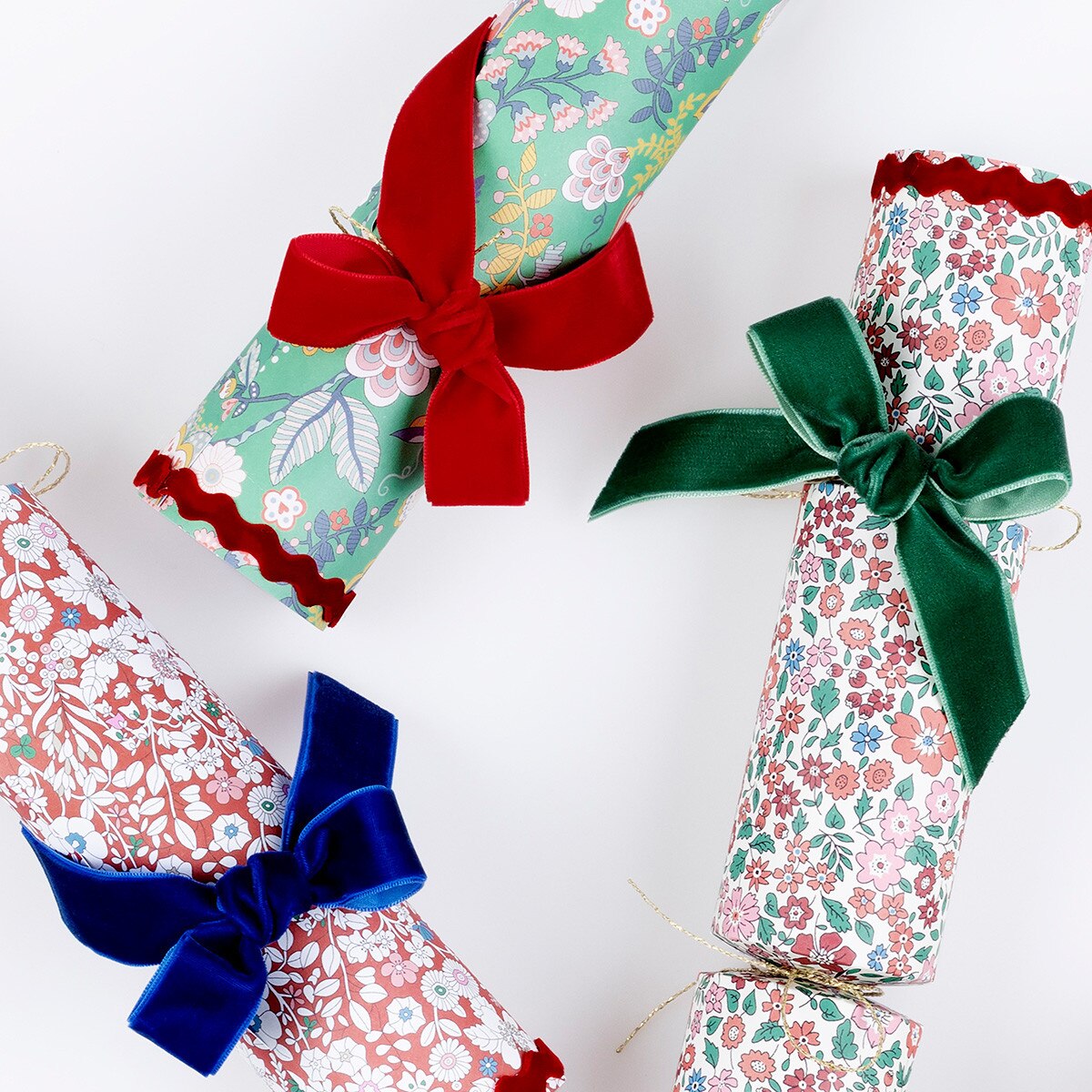 Set of Six Liberty Print Velvet Bow Crackers - Thumbnail 3