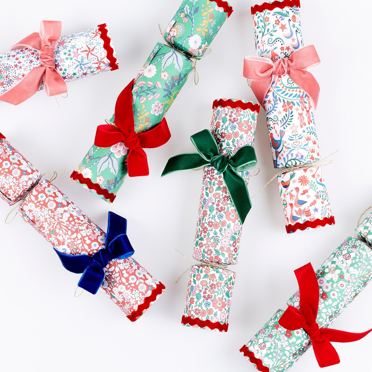Set of Six Liberty Print Velvet Bow Crackers - Thumbnail 2
