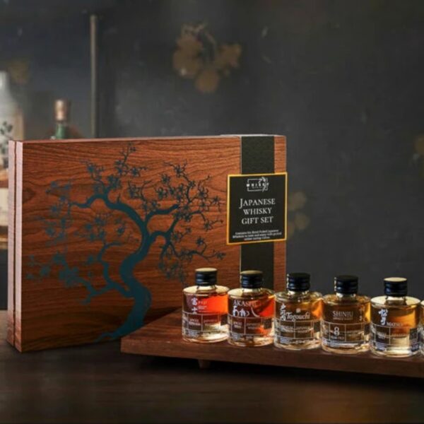 Japanese whisky tasting set with six miniatures and a crystal glass